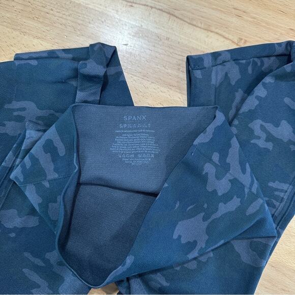 Spanx Look at Me Now High-Waisted Seamless Leggings Black camo small petite - Picture 6 of 6